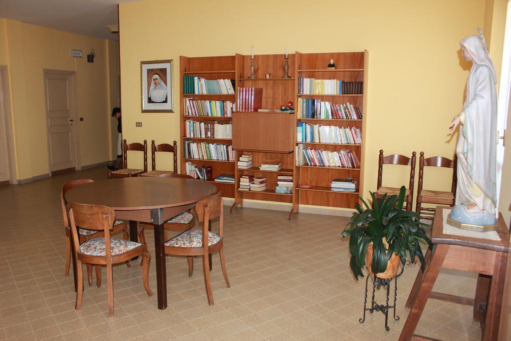 Centro Di Spiritualita Maria Candida Armeno Kültér fotó