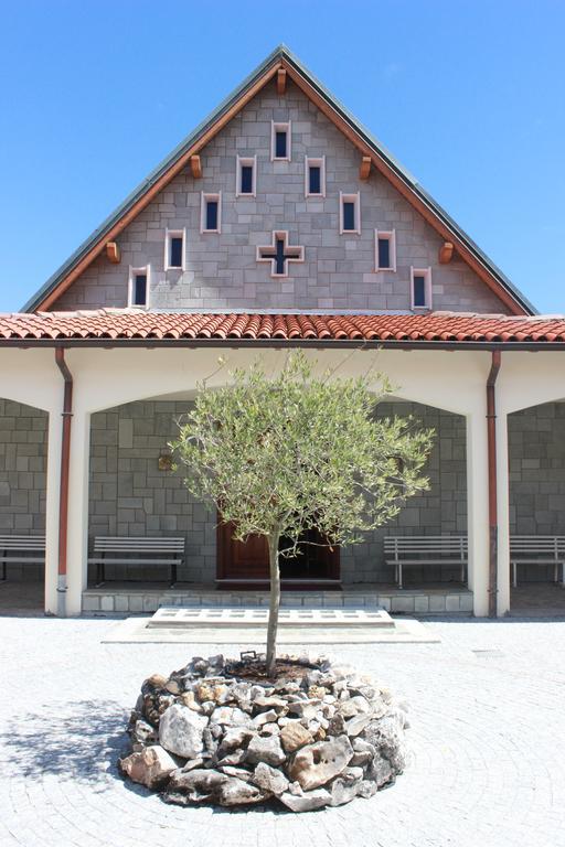 Centro Di Spiritualita Maria Candida Armeno Kültér fotó