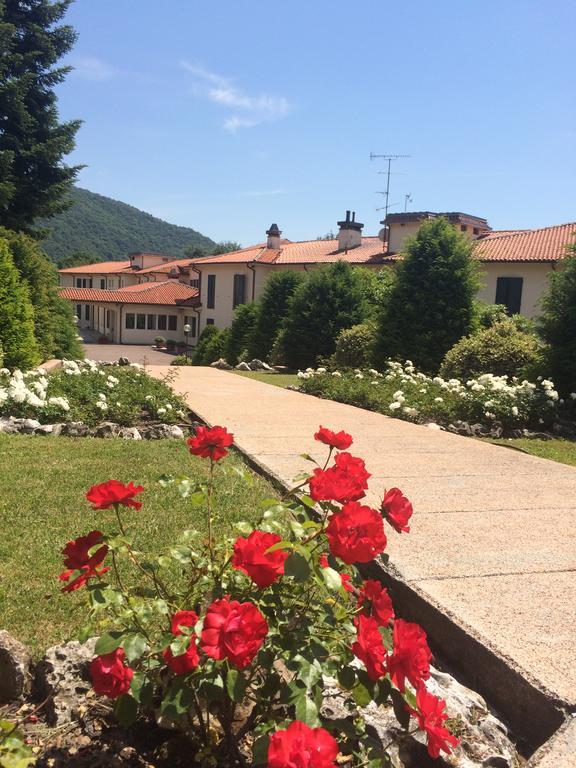 Centro Di Spiritualita Maria Candida Armeno Kültér fotó
